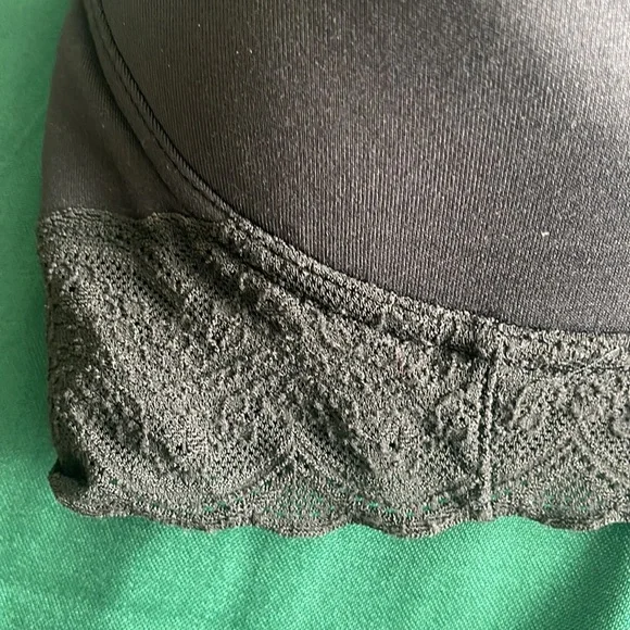 Warner’s Black Wireless Bra - Picture 3 of 5